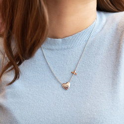 Obrázek č. 3 k produktu: Stříbrný náhrdelník Hot Diamonds Nature Honey Bee Heart RG DN146