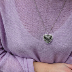 Obrázek č. 7 k produktu: Přívěsek Hot Diamonds Large Heart Filigree Locket DP669