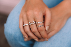 Obrázek č. 2 k produktu: Stříbrný prsten Hot Diamonds Willow DR205