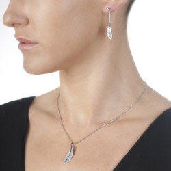 Obrázek č. 1 k produktu: Stříbrné náušnice Hot Diamonds Feather Long
