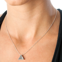 Obrázek č. 1 k produktu: Stříbrný přívěsek Hot Diamonds Silhouette Triangle