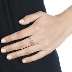 Obrázek č. 2 k produktu: Stříbrný prsten Hot Diamonds Silhouette Triangle Rose Gold
