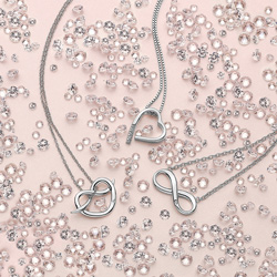 Obrázek č. 4 k produktu: Stříbrný náhrdelník Hot Diamonds Infinity